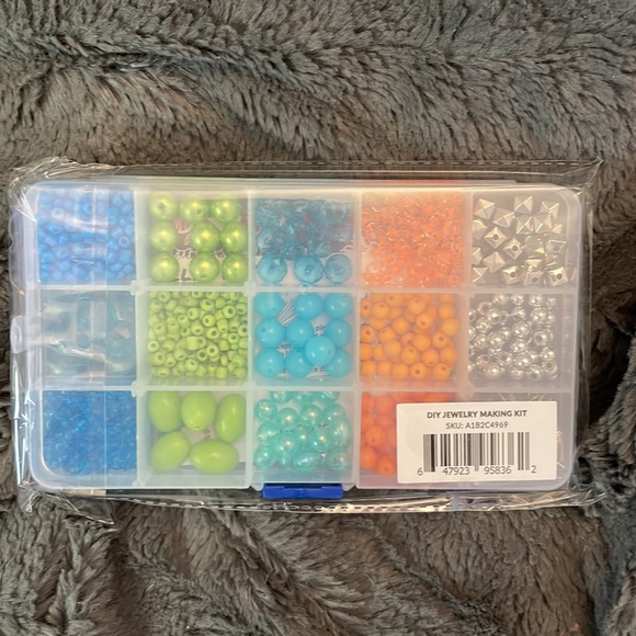 DIY Jewelry Making Kit. BNIB - Picture 2 of 6
